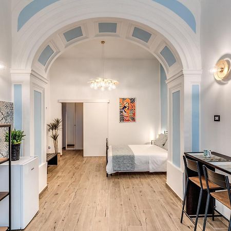 The Quarters Naples Apartments Экстерьер фото