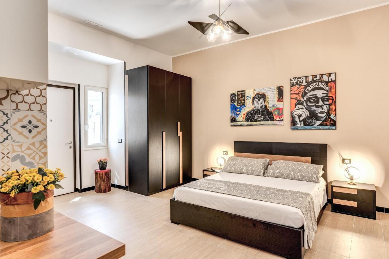 The Quarters Naples Apartments Экстерьер фото
