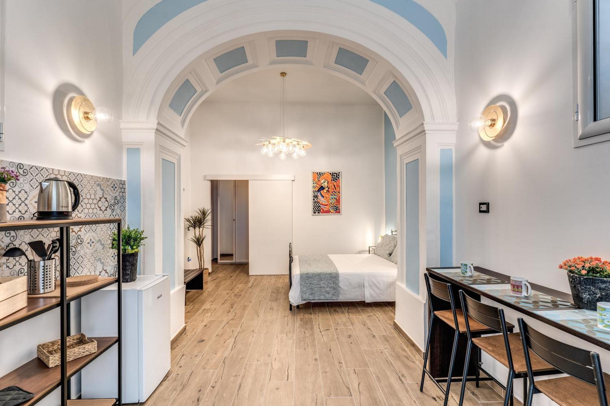 The Quarters Naples Apartments Экстерьер фото