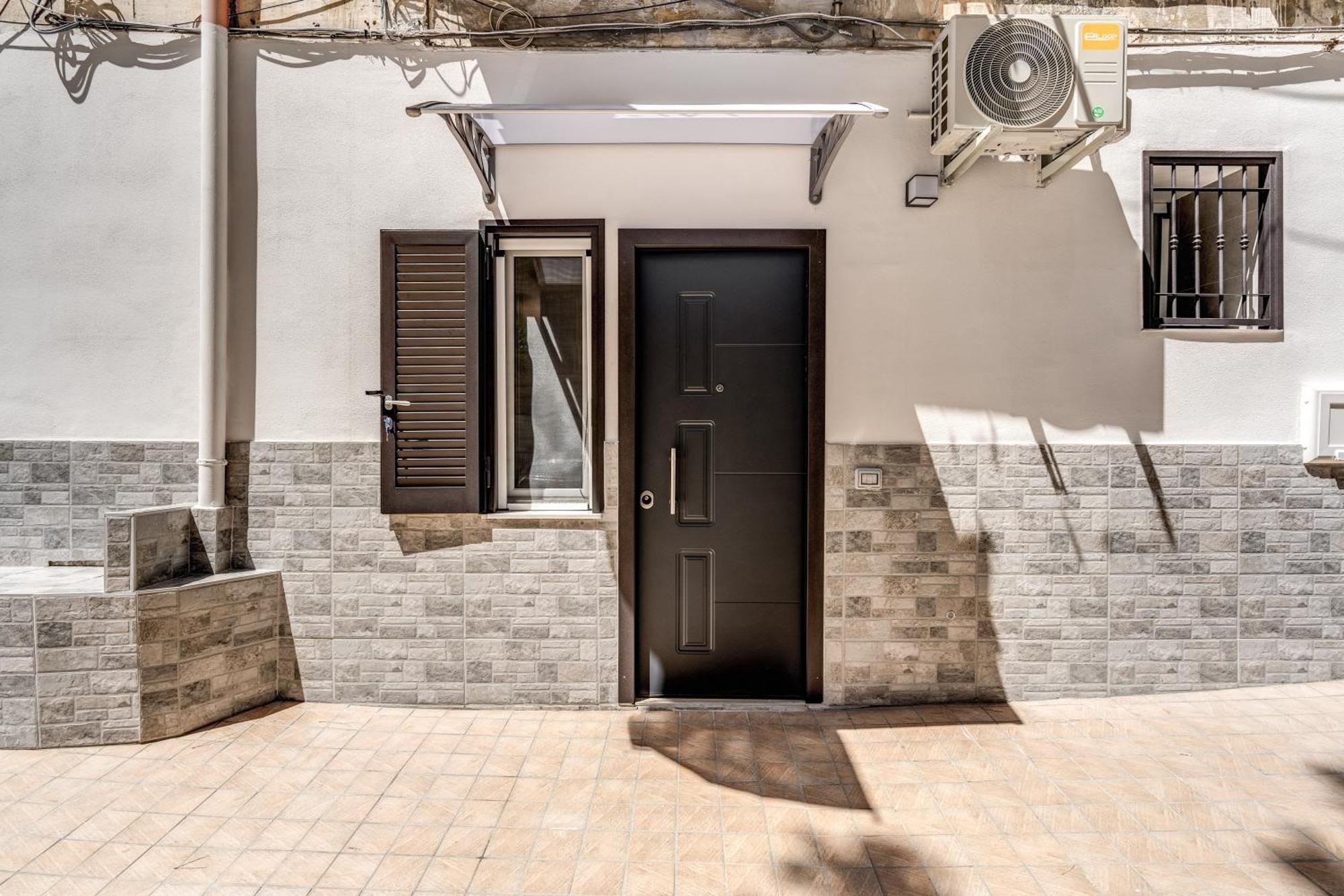 The Quarters Naples Apartments Экстерьер фото