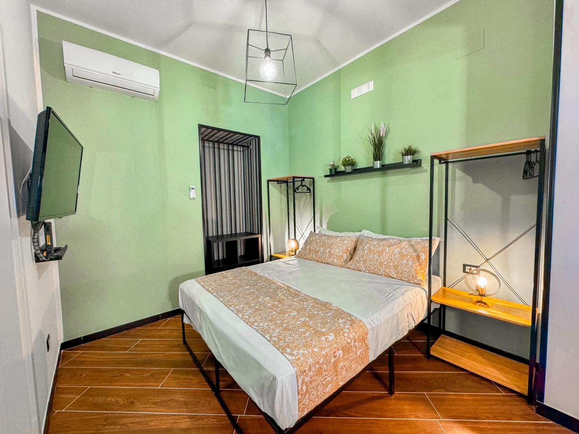 The Quarters Naples Apartments Экстерьер фото