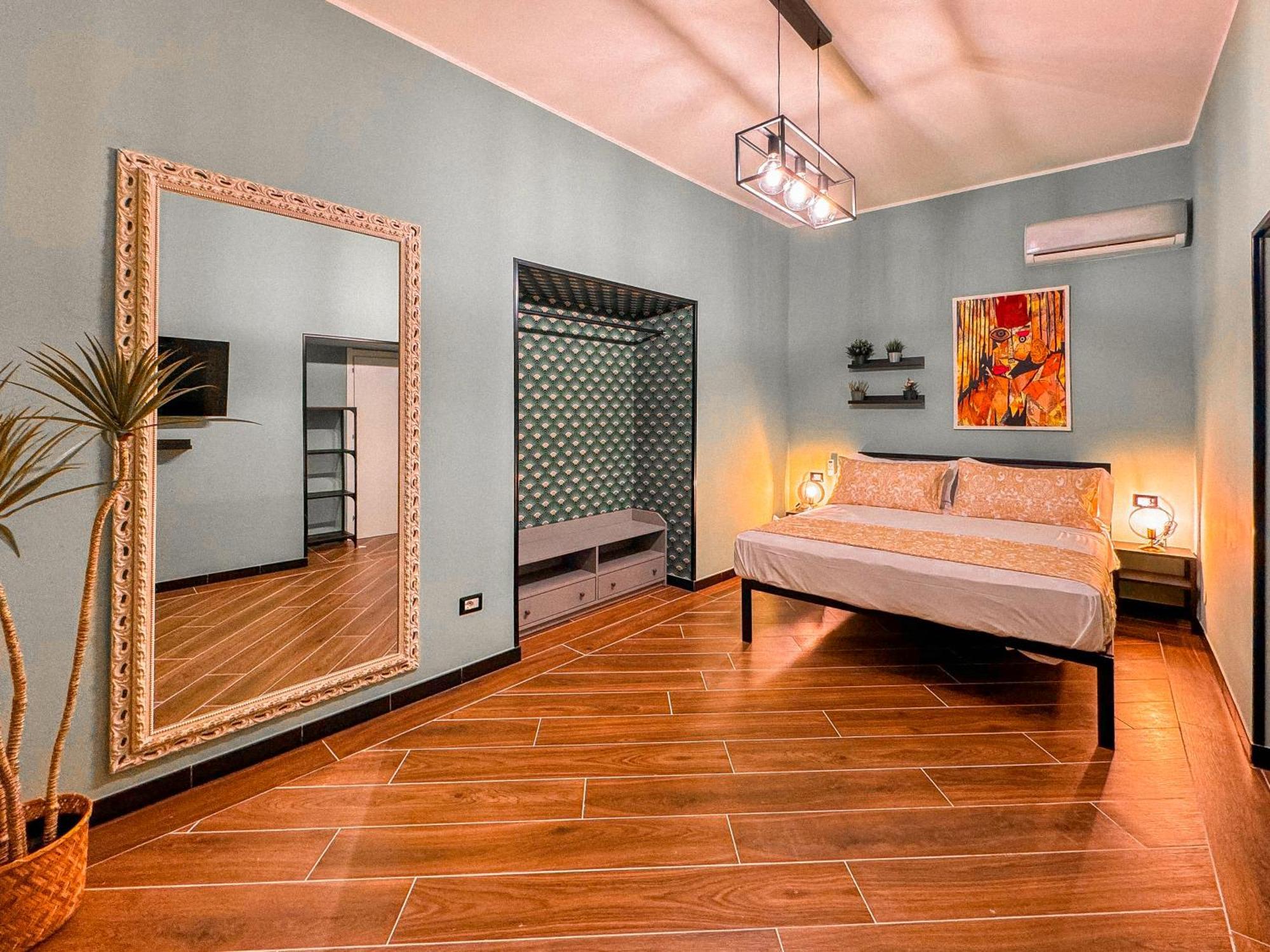 The Quarters Naples Apartments Экстерьер фото